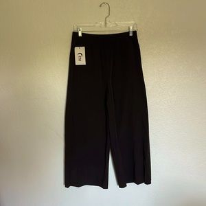 BRAND NEW - Zyia Work Flow capri pants